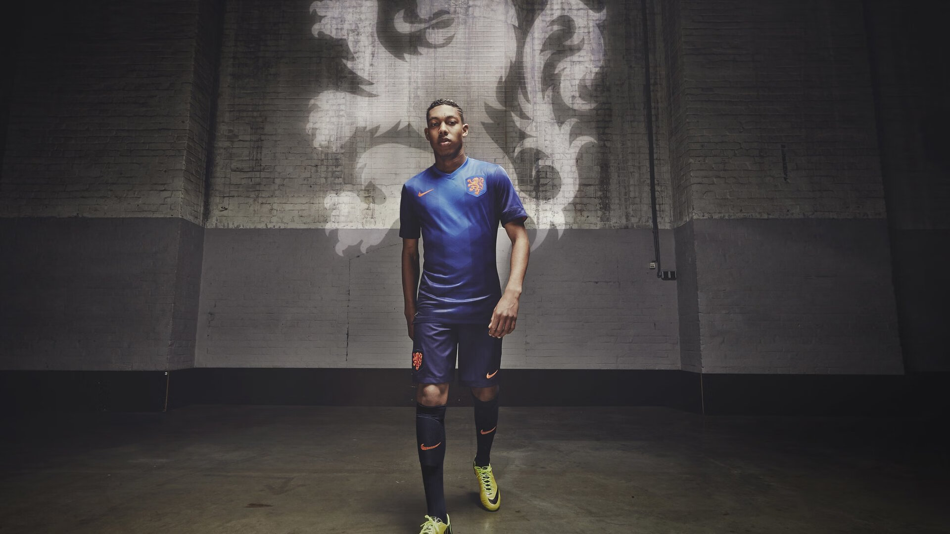 爱游戏中国官方登录入口网站-罗马尼亚队赛制解析：通过精细化战术突破对手防线，罗马尼亚联赛赛程